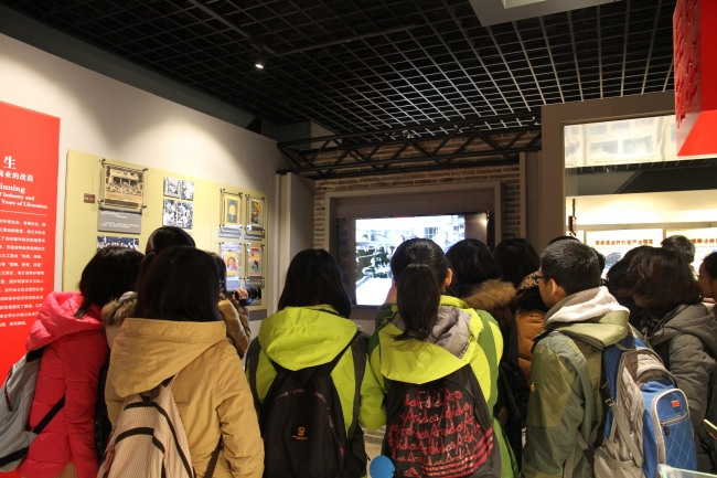 同学们观看影视资料 同学们观看影视资料